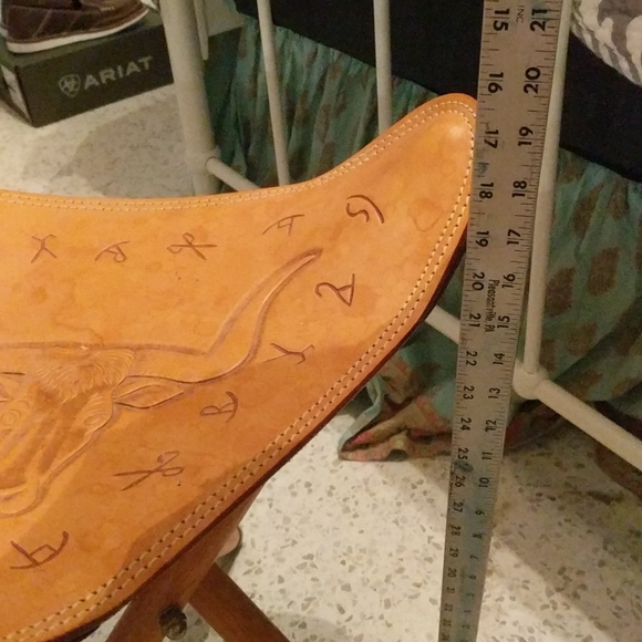 Super cool tooled leather tri-pod stool - Picture 4 of 4